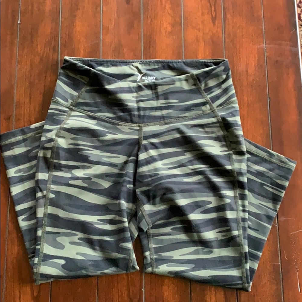 *Sold on Mercari*Capri workout pants